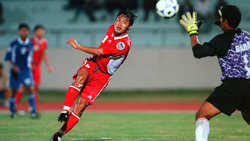 Nguyễn Hồng Sơn là cầu thủ số 12 Việt Nam tài hoa nhất bóng đá Việt Nam trong quá khứ