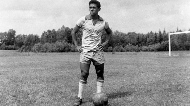Garrincha cũng từng là một tài năng lớn của bóng đá thế giới